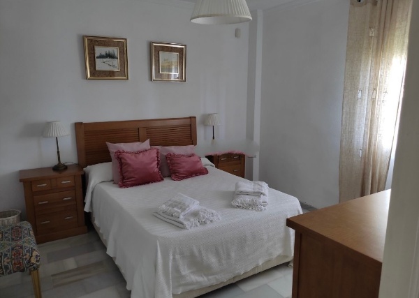 Media Temporada . Se alquila del 1.9.26-30.6.27 magnifico apartamentos con vistas al mar en Mijas Costa