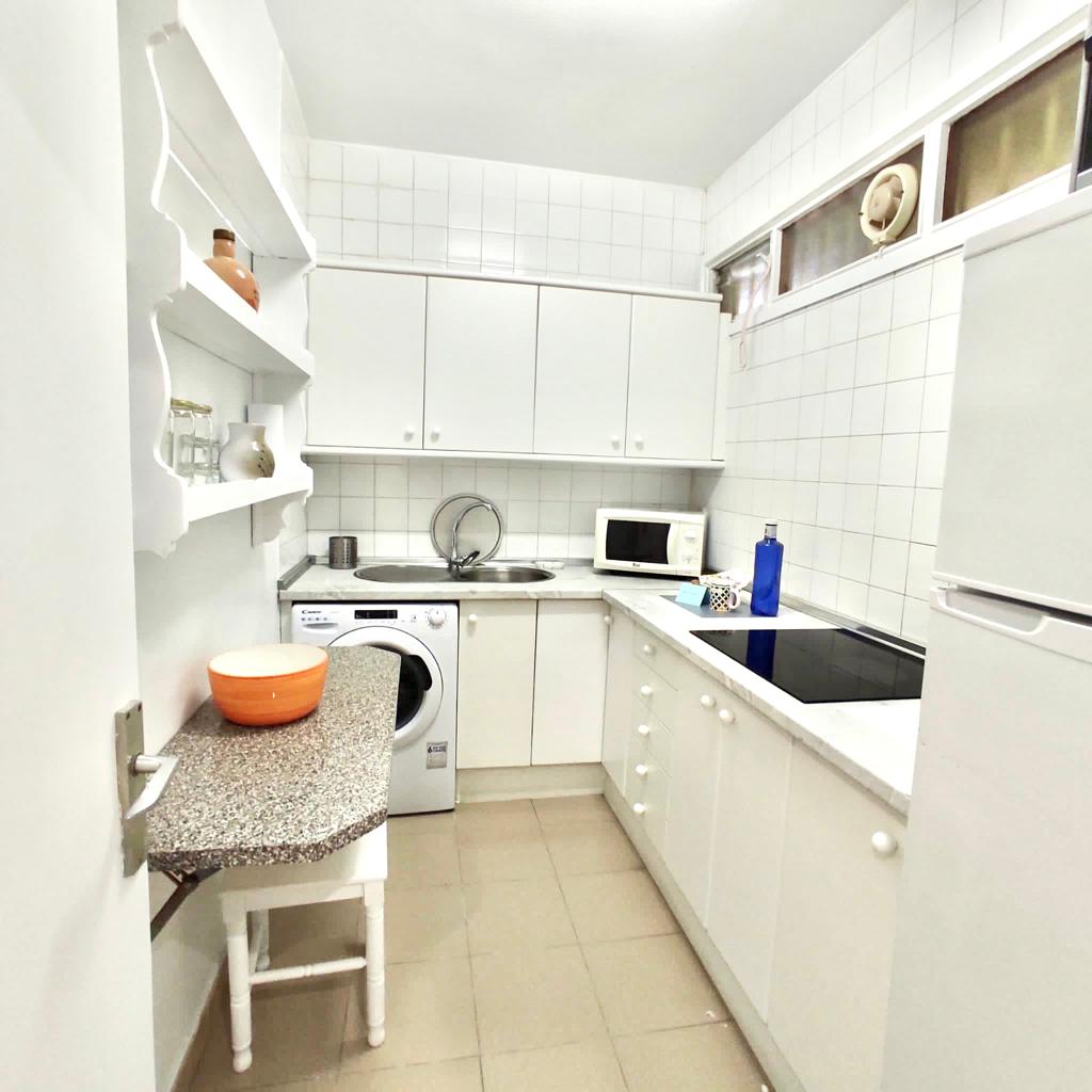 MEDIA TEMPORADA Se alquila desde 17.10.26-30.6.27 bonito apartamento en 1ª linea de Playa en Fuengirola