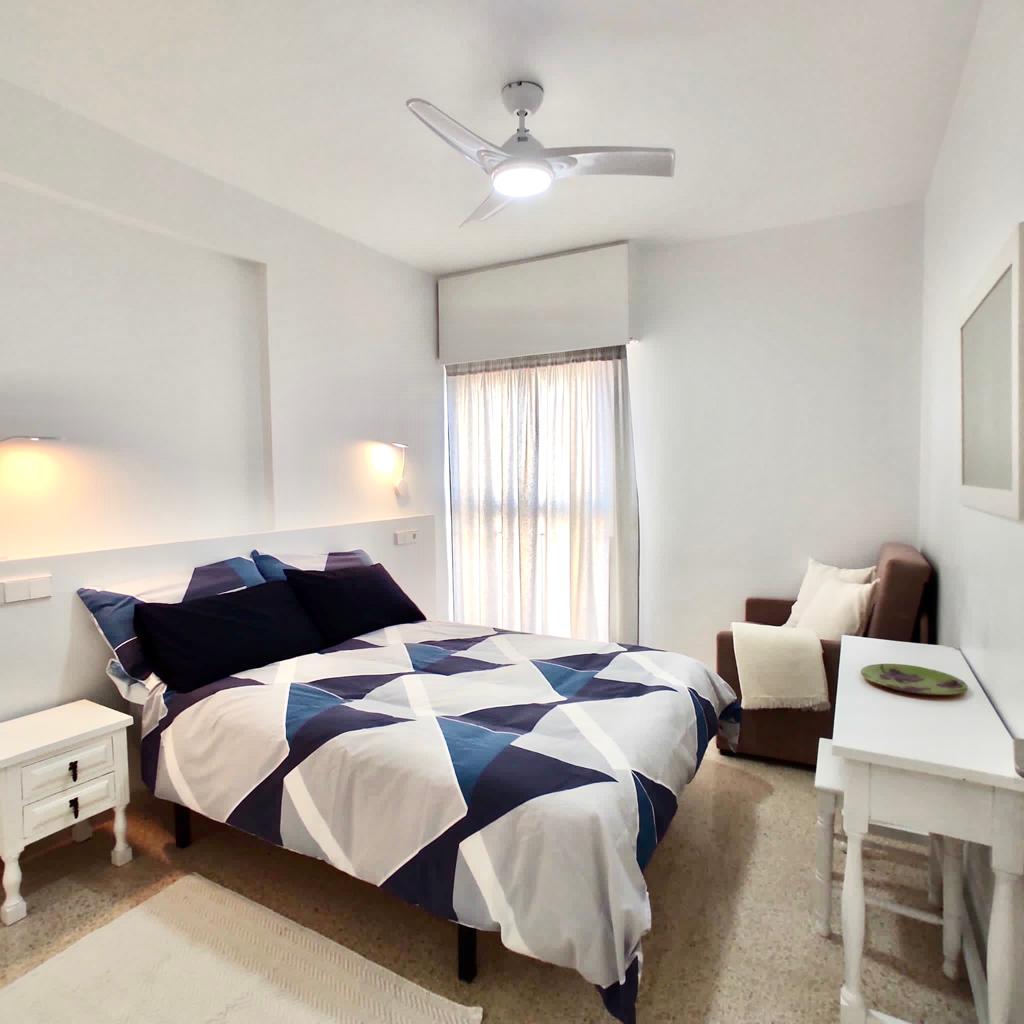 MEDIA TEMPORADA Se alquila desde 17.10.26-30.6.27 bonito apartamento en 1ª linea de Playa en Fuengirola