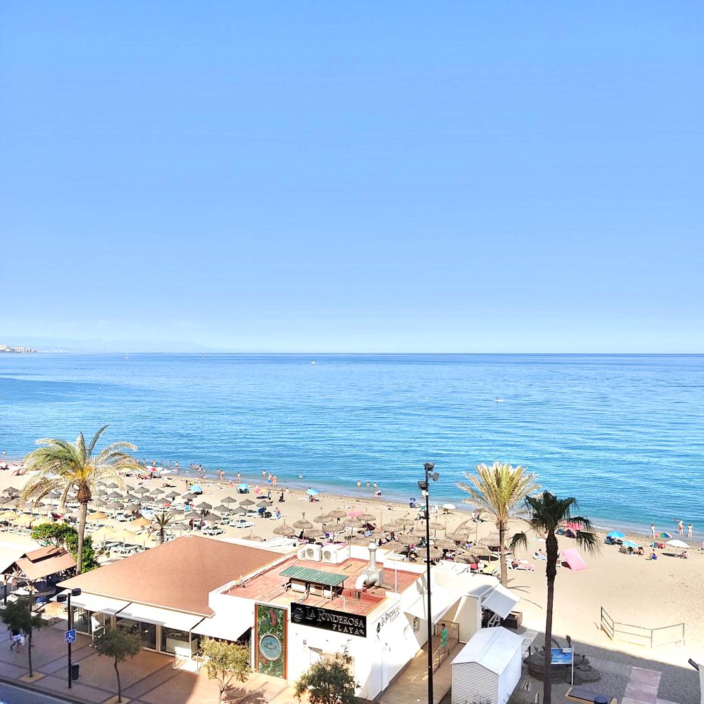 MEDIA TEMPORADA Se alquila desde 17.10.26-30.6.27 bonito apartamento en 1ª linea de Playa en Fuengirola
