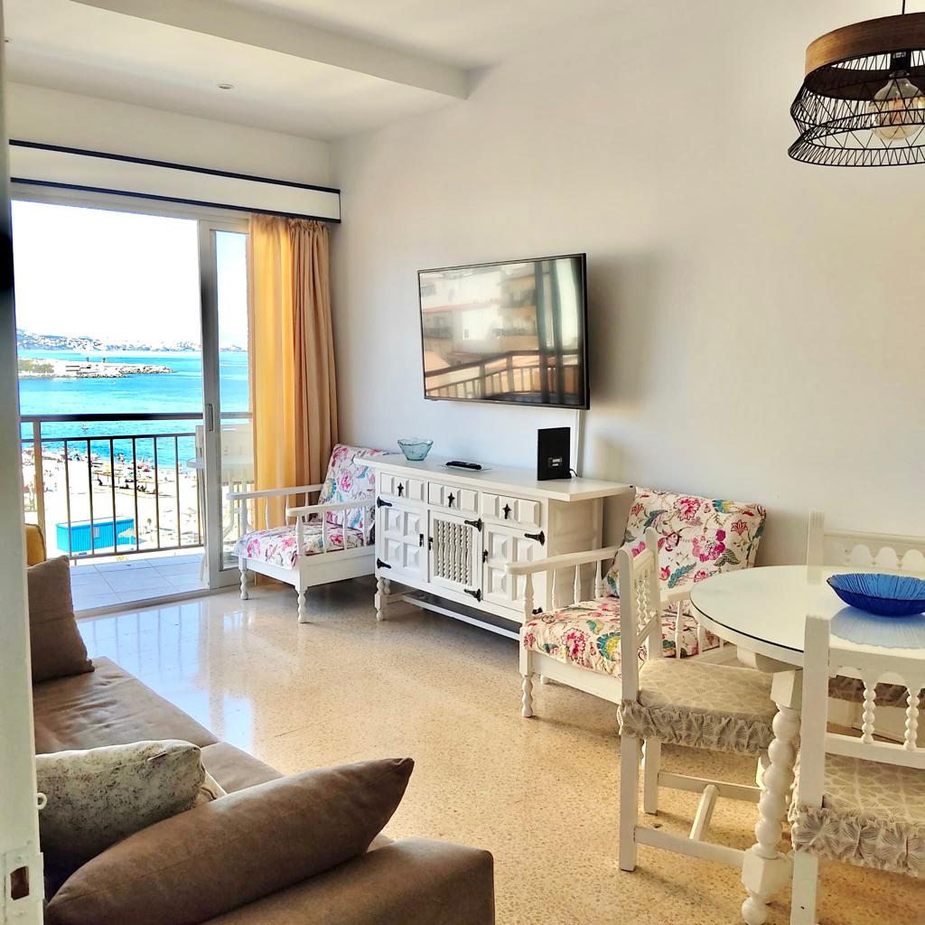 MEDIA TEMPORADA Se alquila desde 17.10.26-30.6.27 bonito apartamento en 1ª linea de Playa en Fuengirola