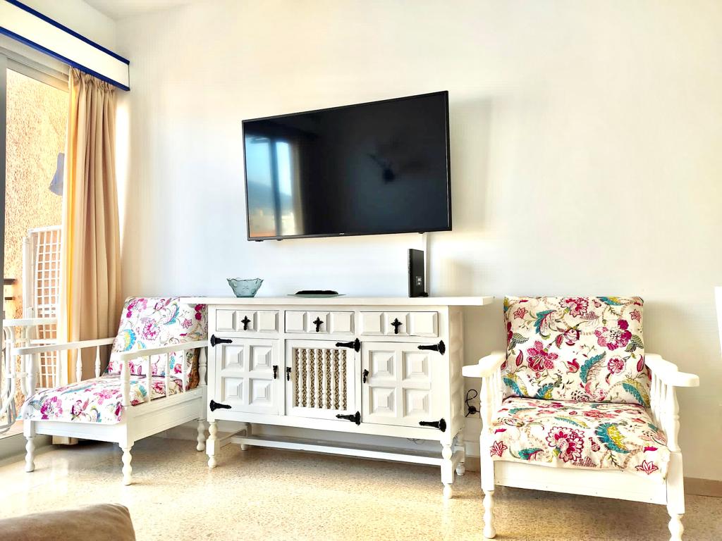 MEDIA TEMPORADA Se alquila desde 17.10.26-30.6.27 bonito apartamento en 1ª linea de Playa en Fuengirola