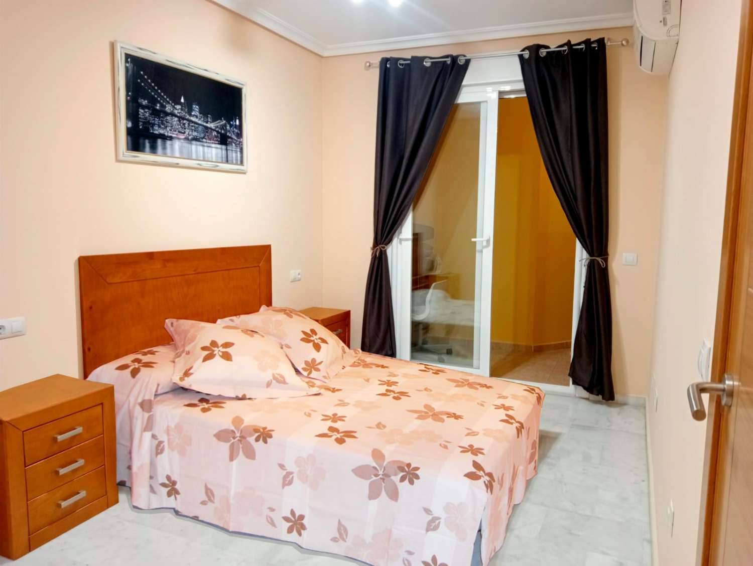 SE ALQUILA POR LARGA TEMPORADA  DESDE 18 DE MAYO DE 2026 BONITO  APARTAMENTO EN ZONA LOS PACOS (FUENGIROLA)
