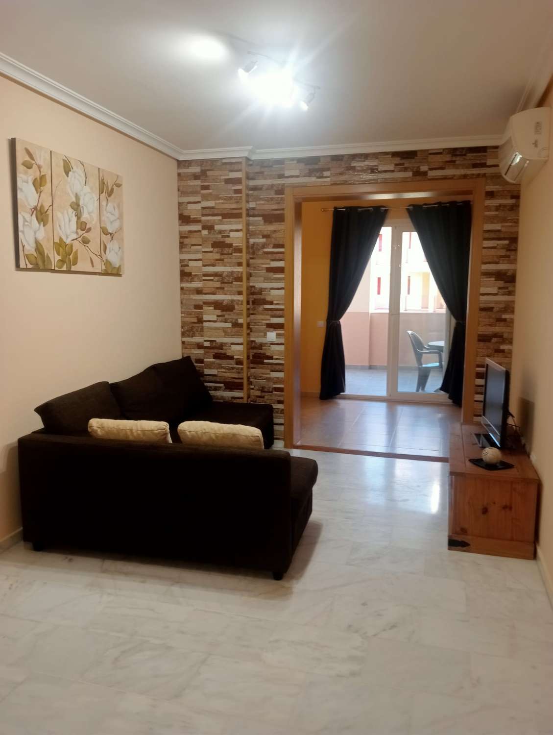 SE ALQUILA POR LARGA TEMPORADA  DESDE 18 DE MAYO DE 2026 BONITO  APARTAMENTO EN ZONA LOS PACOS (FUENGIROLA)