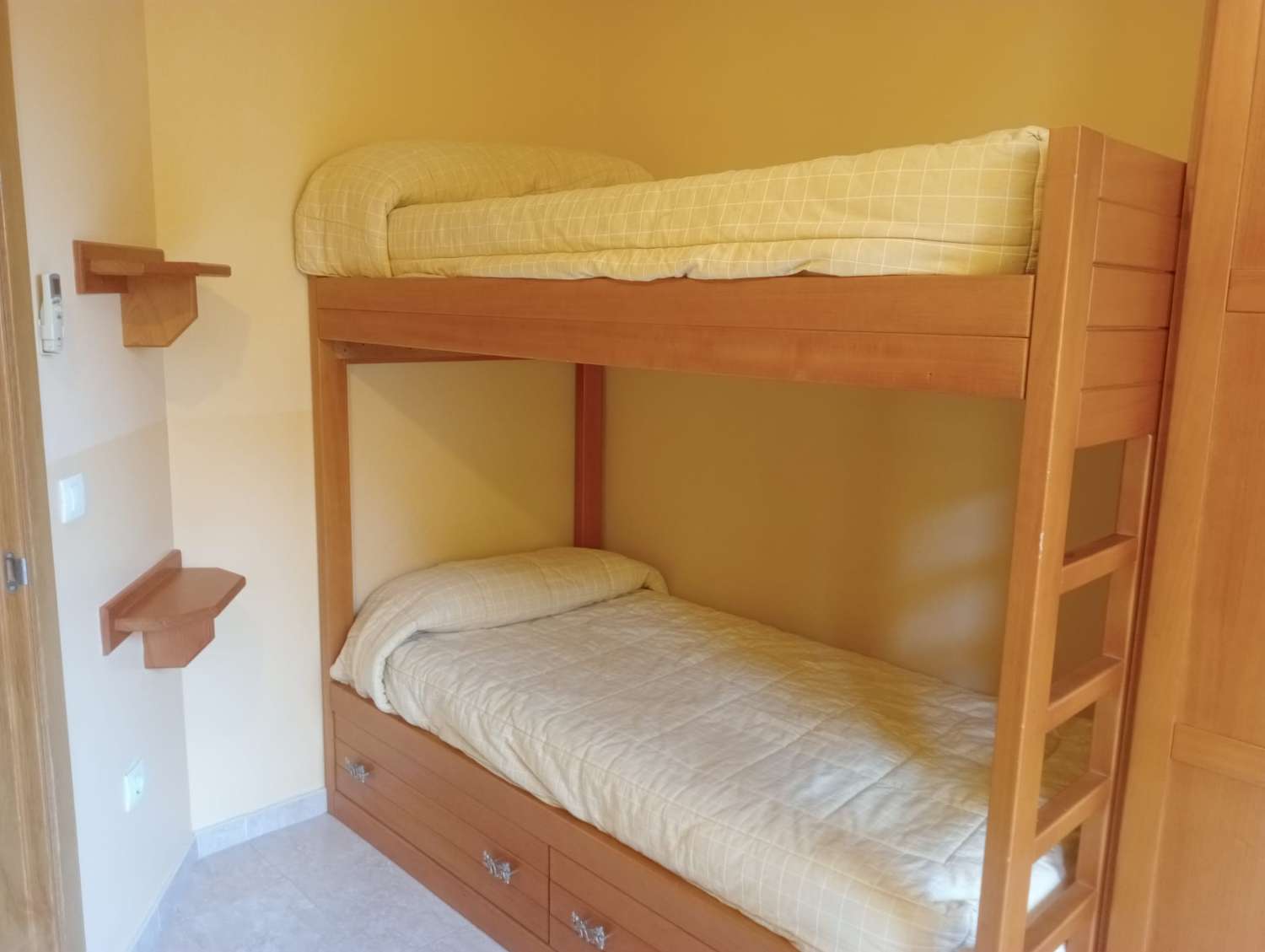 SE ALQUILA POR LARGA TEMPORADA  DESDE 18 DE MAYO DE 2026 BONITO  APARTAMENTO EN ZONA LOS PACOS (FUENGIROLA)