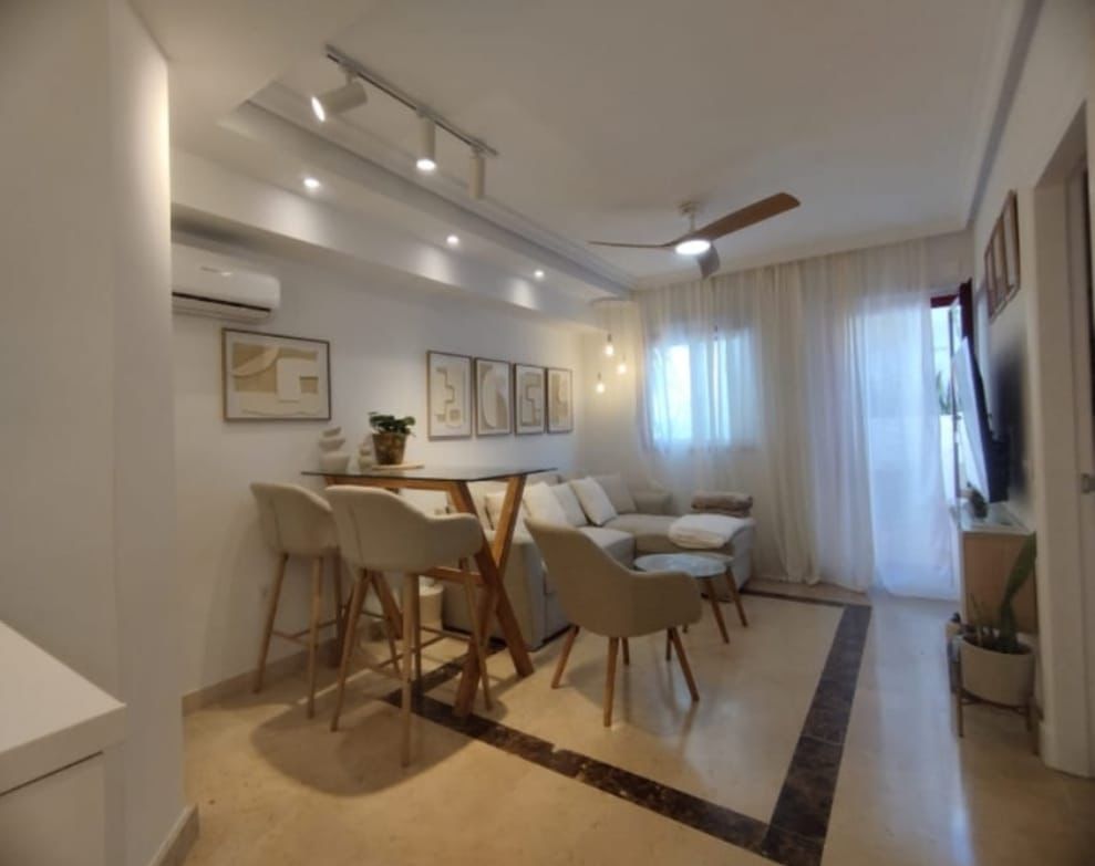 MEDIA TEMPORADA . SE ALQUILA DEL 1.8.26- 30.6.27 BONITO APARTAMENTO REFORMADO A 300 METROS DE LA PLAYA EN BENALMADENA