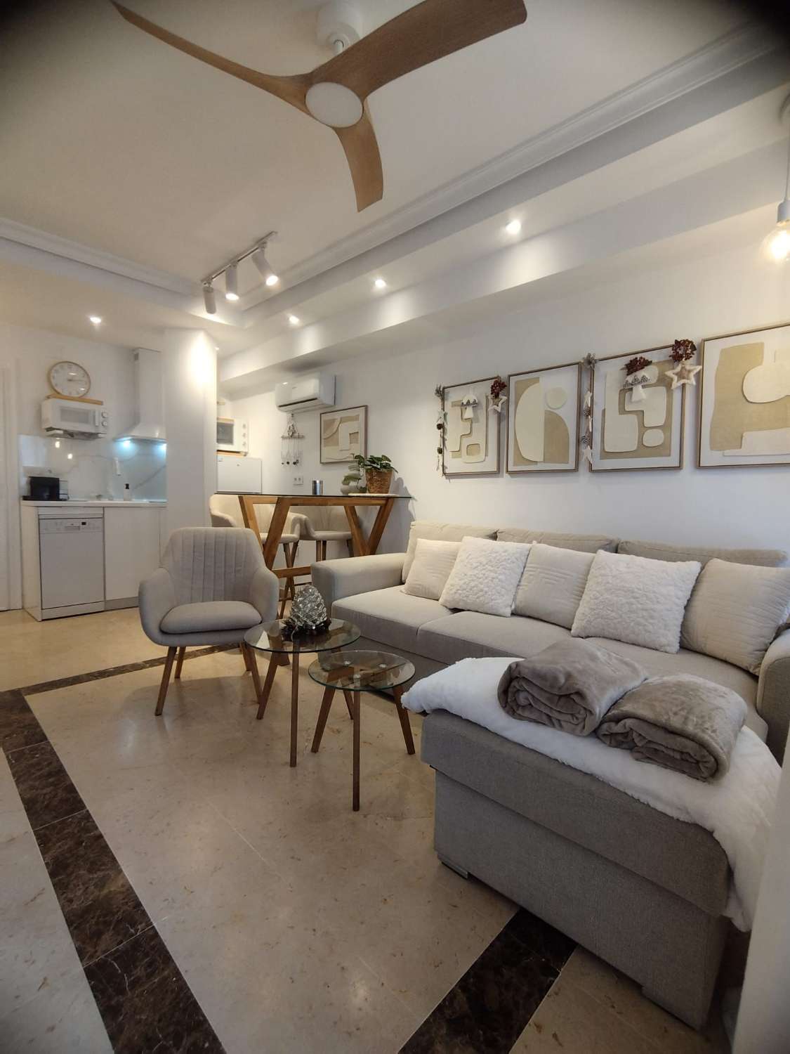 MEDIA TEMPORADA . SE ALQUILA DEL 1.8.26- 30.6.27 BONITO APARTAMENTO REFORMADO A 300 METROS DE LA PLAYA EN BENALMADENA