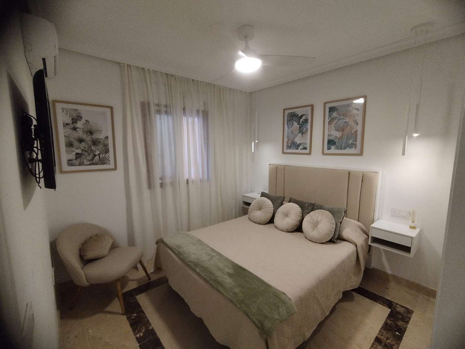 MEDIA TEMPORADA . SE ALQUILA DEL 1.8.26- 30.6.27 BONITO APARTAMENTO REFORMADO A 300 METROS DE LA PLAYA EN BENALMADENA