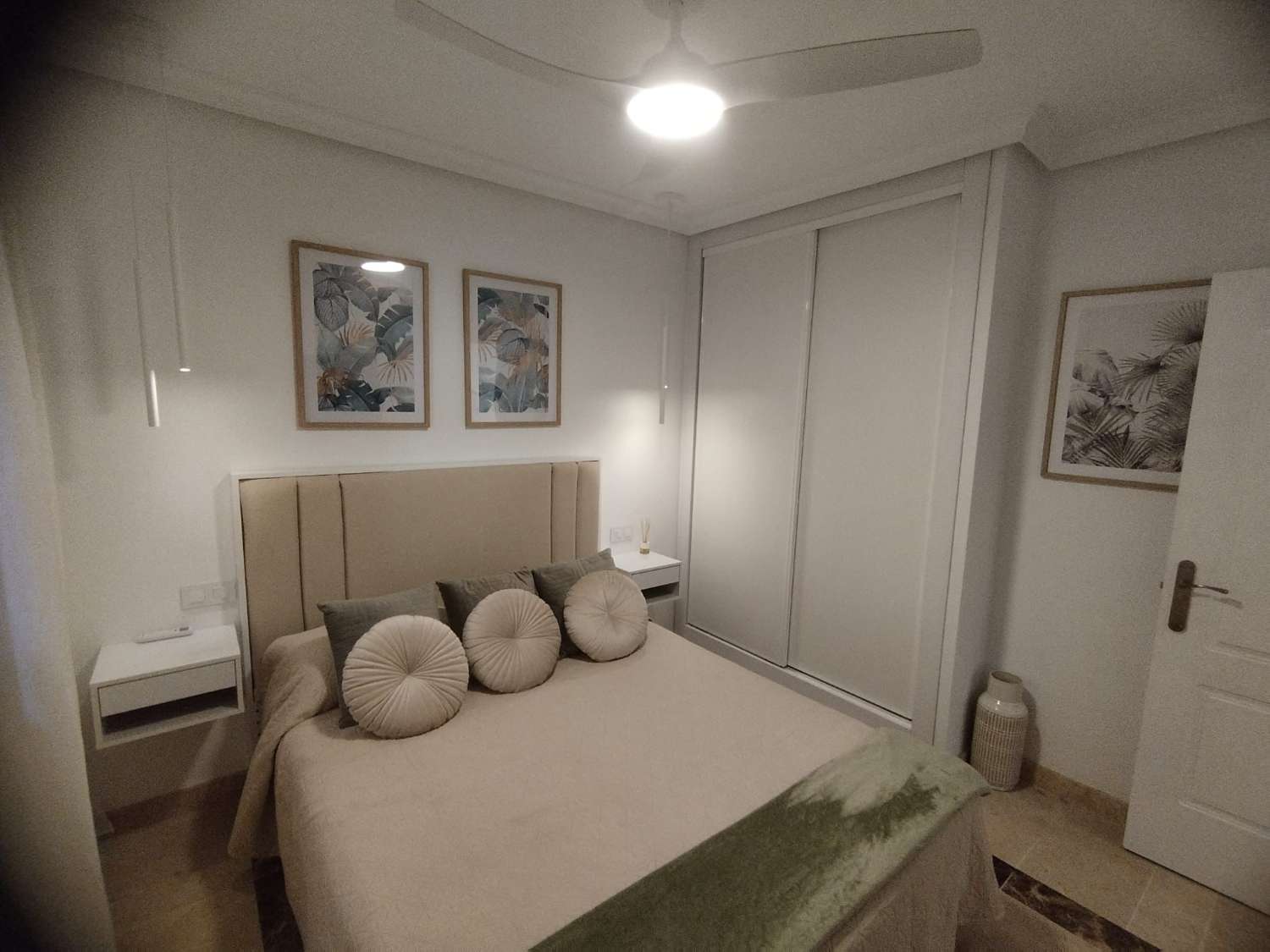 MEDIA TEMPORADA . SE ALQUILA DEL 1.8.26- 30.6.27 BONITO APARTAMENTO REFORMADO A 300 METROS DE LA PLAYA EN BENALMADENA