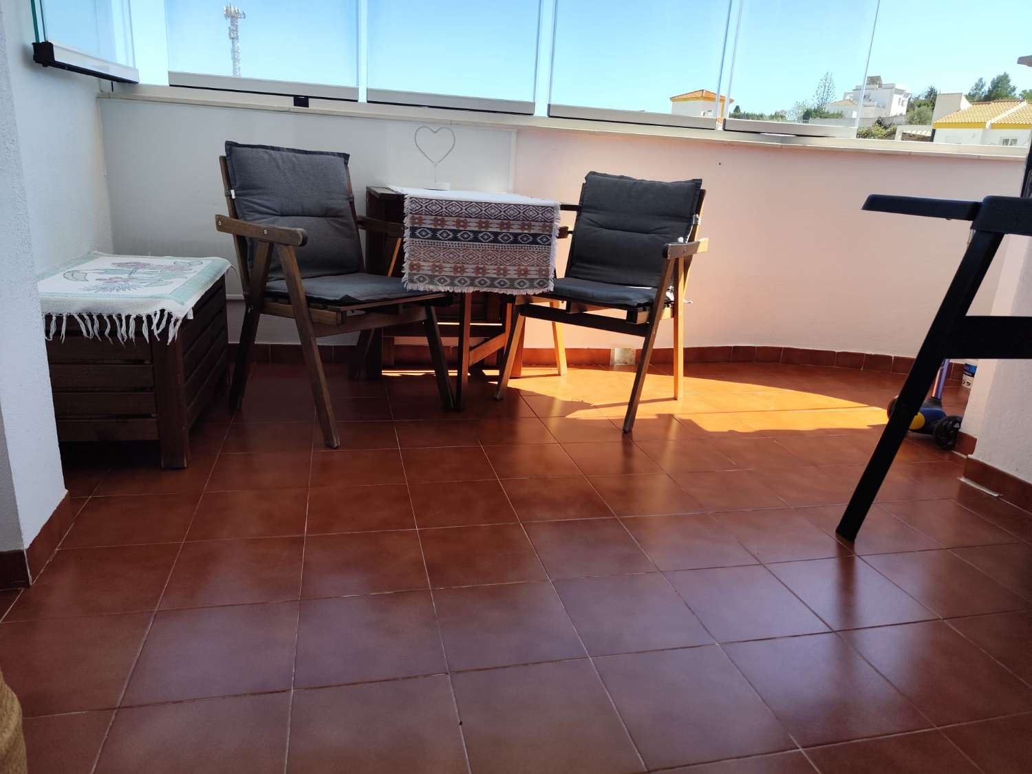 SE VENDE MAGNIFICO APARTAMENTO AMPLIO Y LUMINOSO  CON VISTAS AL MAR EN BENALMADENA PUEBLO