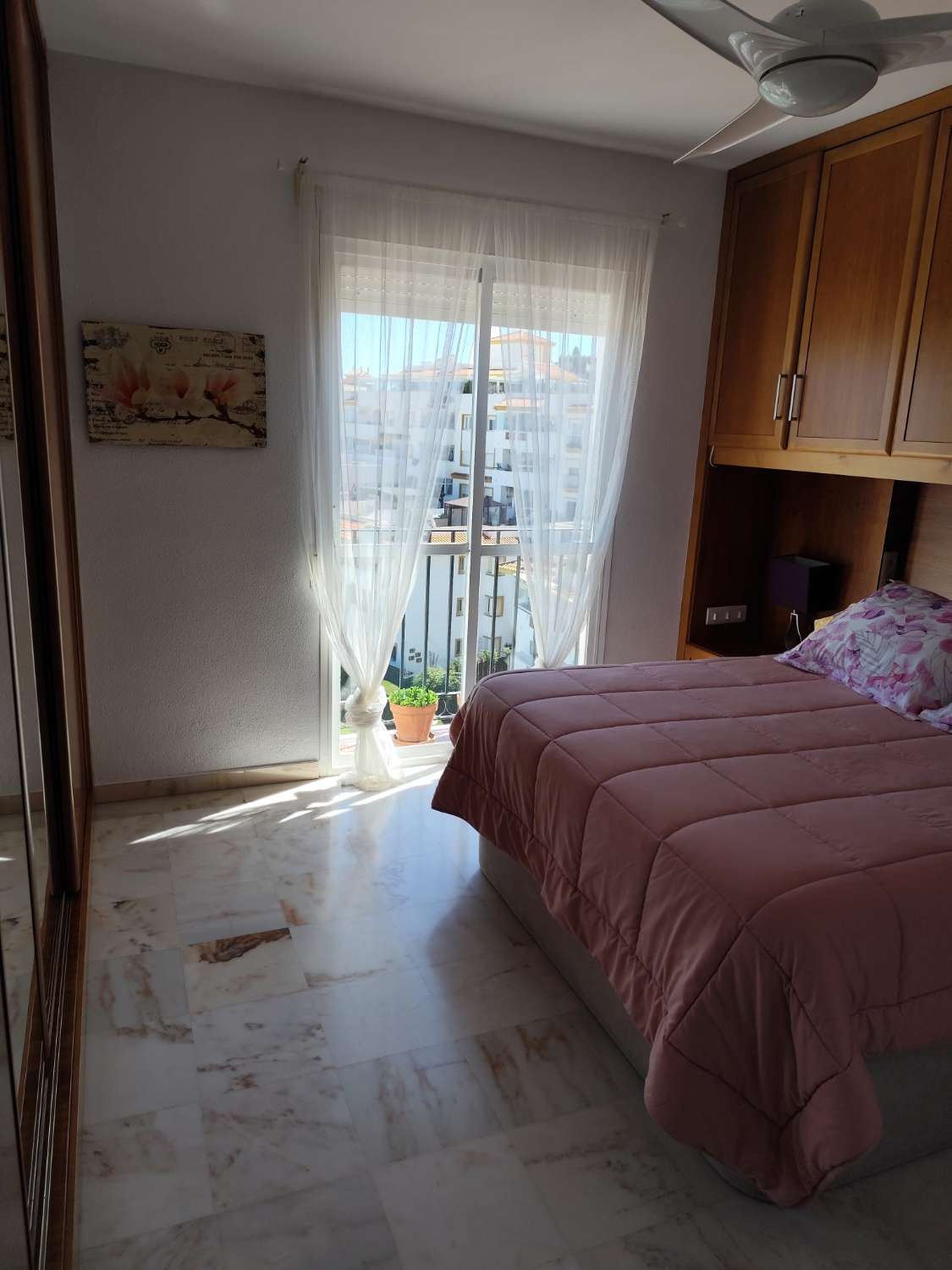 SE VENDE MAGNIFICO APARTAMENTO AMPLIO Y LUMINOSO  CON VISTAS AL MAR EN BENALMADENA PUEBLO