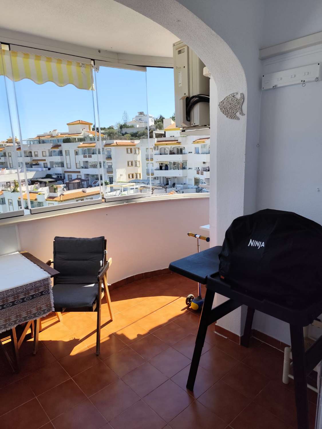SE VENDE MAGNIFICO APARTAMENTO AMPLIO Y LUMINOSO  CON VISTAS AL MAR EN BENALMADENA PUEBLO