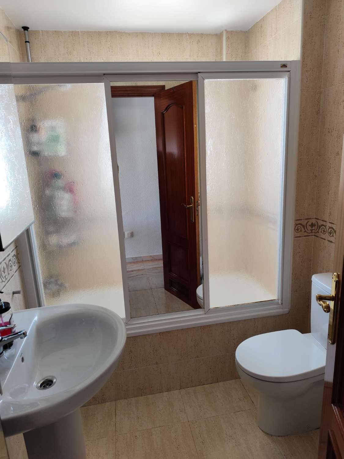 SE VENDE MAGNIFICO APARTAMENTO AMPLIO Y LUMINOSO  CON VISTAS AL MAR EN BENALMADENA PUEBLO
