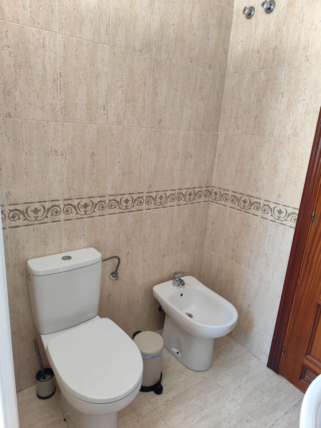 SE VENDE MAGNIFICO APARTAMENTO AMPLIO Y LUMINOSO  CON VISTAS AL MAR EN BENALMADENA PUEBLO