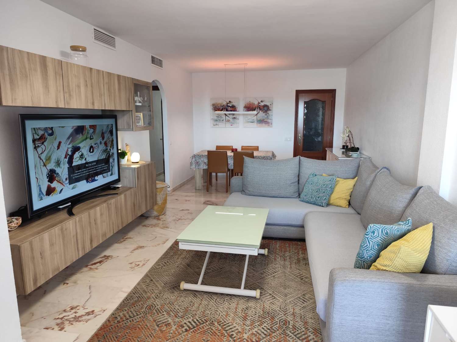 SE VENDE MAGNIFICO APARTAMENTO AMPLIO Y LUMINOSO  CON VISTAS AL MAR EN BENALMADENA PUEBLO