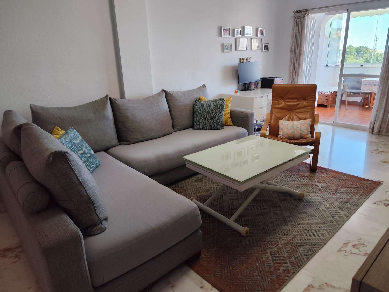 SE VENDE MAGNIFICO APARTAMENTO AMPLIO Y LUMINOSO  CON VISTAS AL MAR EN BENALMADENA PUEBLO