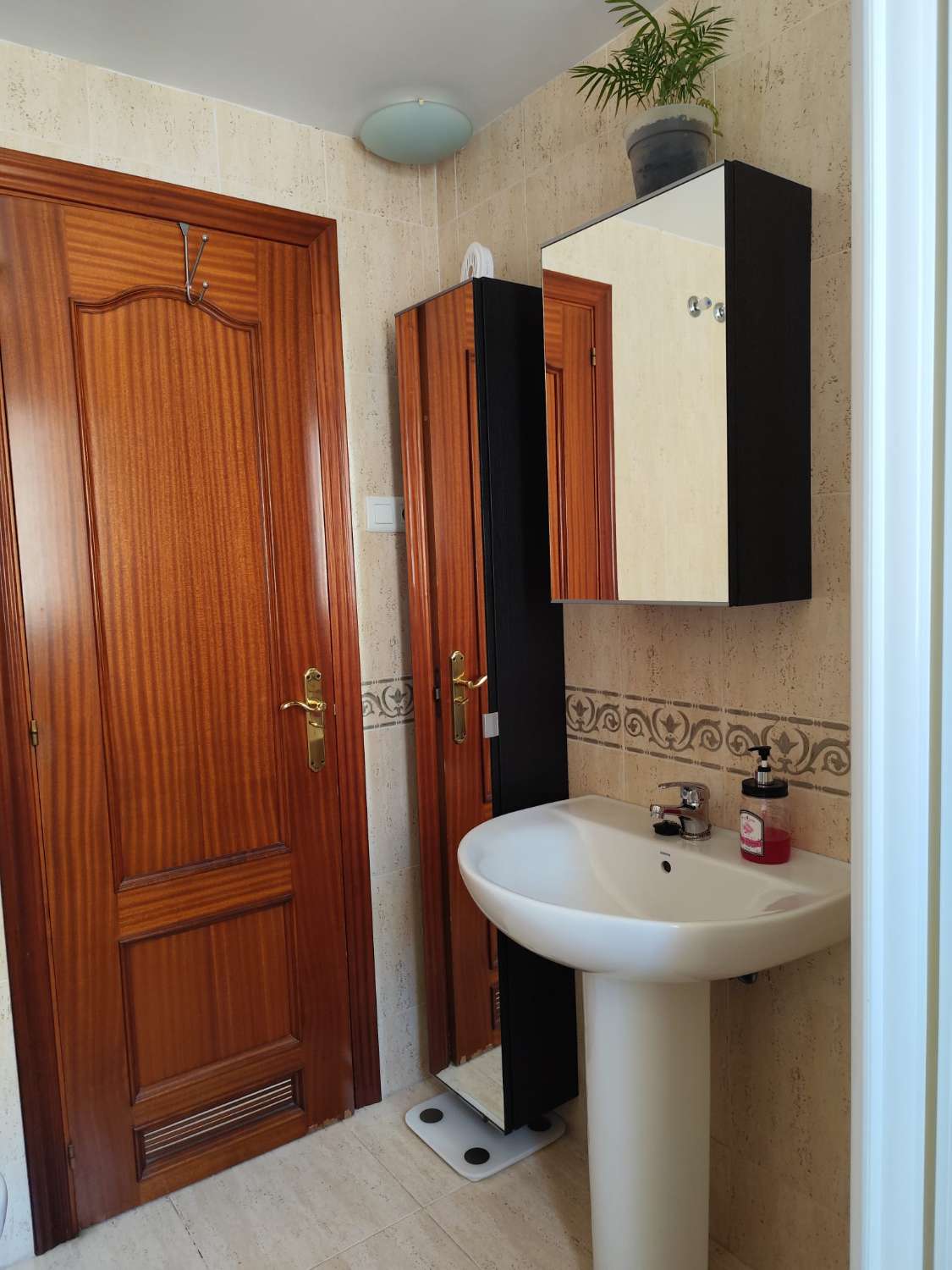 SE VENDE MAGNIFICO APARTAMENTO AMPLIO Y LUMINOSO  CON VISTAS AL MAR EN BENALMADENA PUEBLO