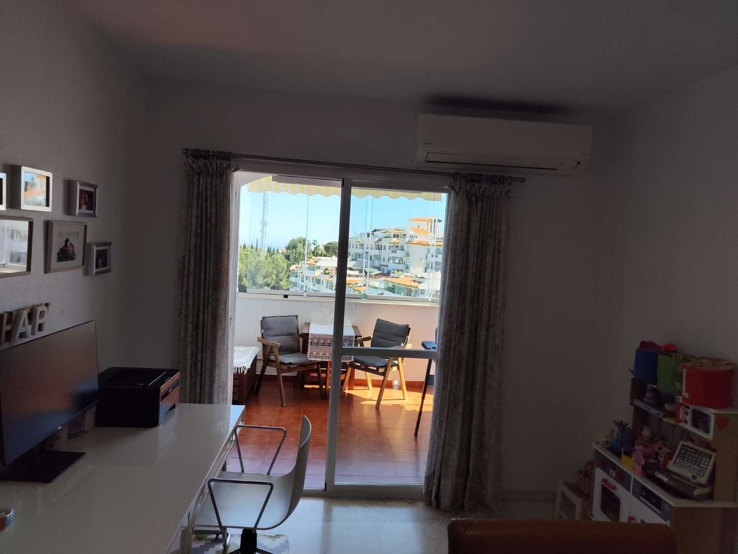 SE VENDE MAGNIFICO APARTAMENTO AMPLIO Y LUMINOSO  CON VISTAS AL MAR EN BENALMADENA PUEBLO