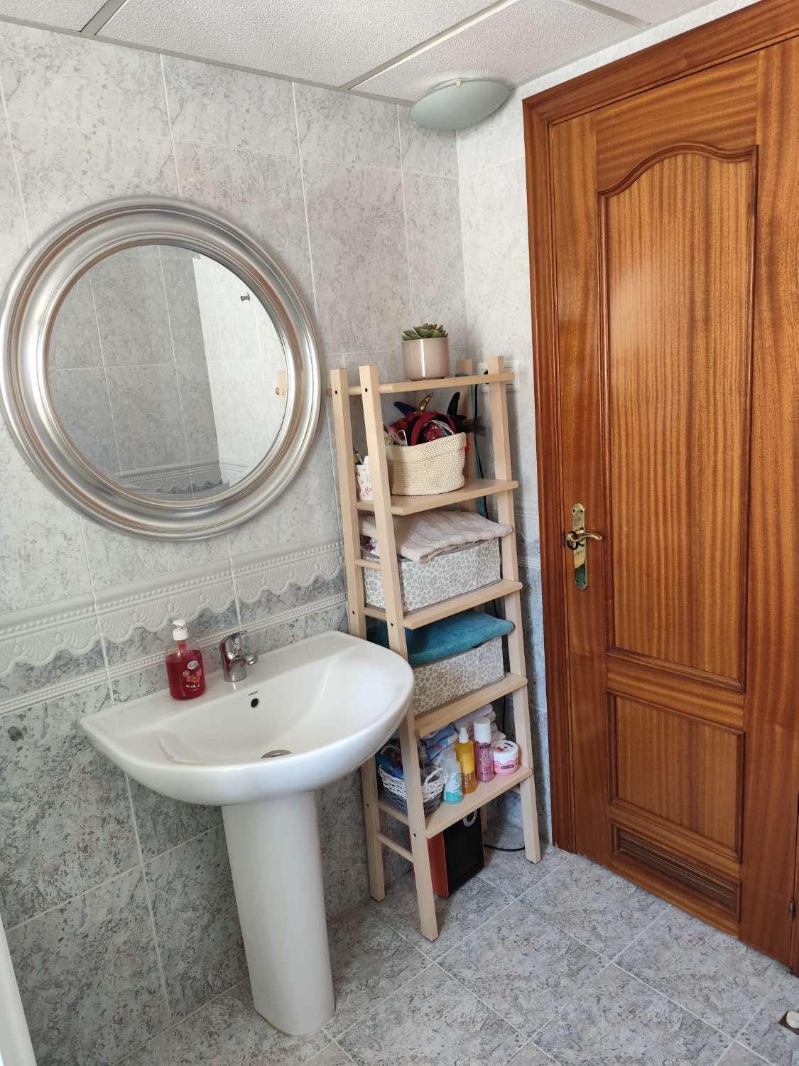 SE VENDE MAGNIFICO APARTAMENTO AMPLIO Y LUMINOSO  CON VISTAS AL MAR EN BENALMADENA PUEBLO
