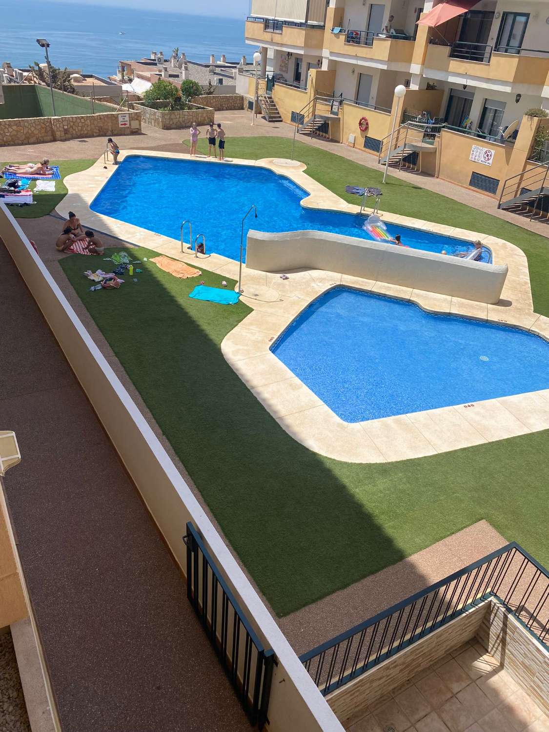 MEDIA TEMPORADA . SE ALQUILA DESDE 01.09.26 HASTA 30.06.27 BONITO APARTAMENTO CON VISTAS AL MAR EN BENALMADENA
