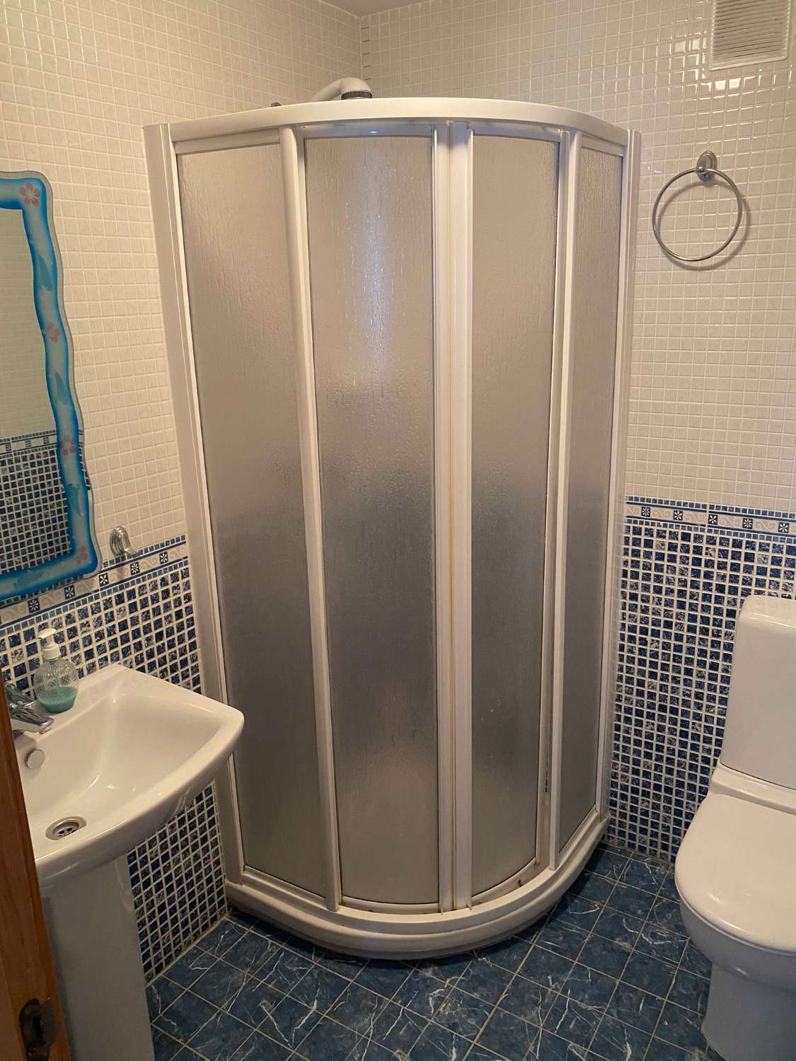MEDIA TEMPORADA . SE ALQUILA DESDE 01.09.26 HASTA 30.06.27 BONITO APARTAMENTO CON VISTAS AL MAR EN BENALMADENA