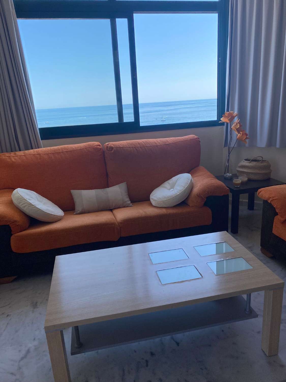 MEDIA TEMPORADA . SE ALQUILA DESDE 01.09.26 HASTA 30.06.27 BONITO APARTAMENTO CON VISTAS AL MAR EN BENALMADENA