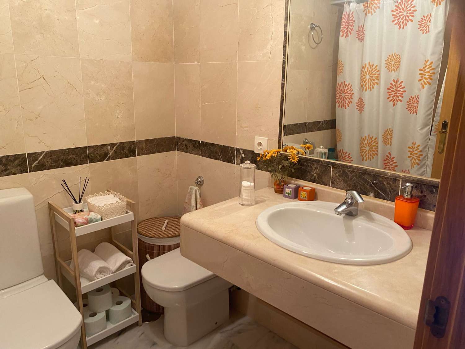 MEDIA TEMPORADA . SE ALQUILA DESDE 01.09.26 HASTA 30.06.27 BONITO APARTAMENTO CON VISTAS AL MAR EN BENALMADENA
