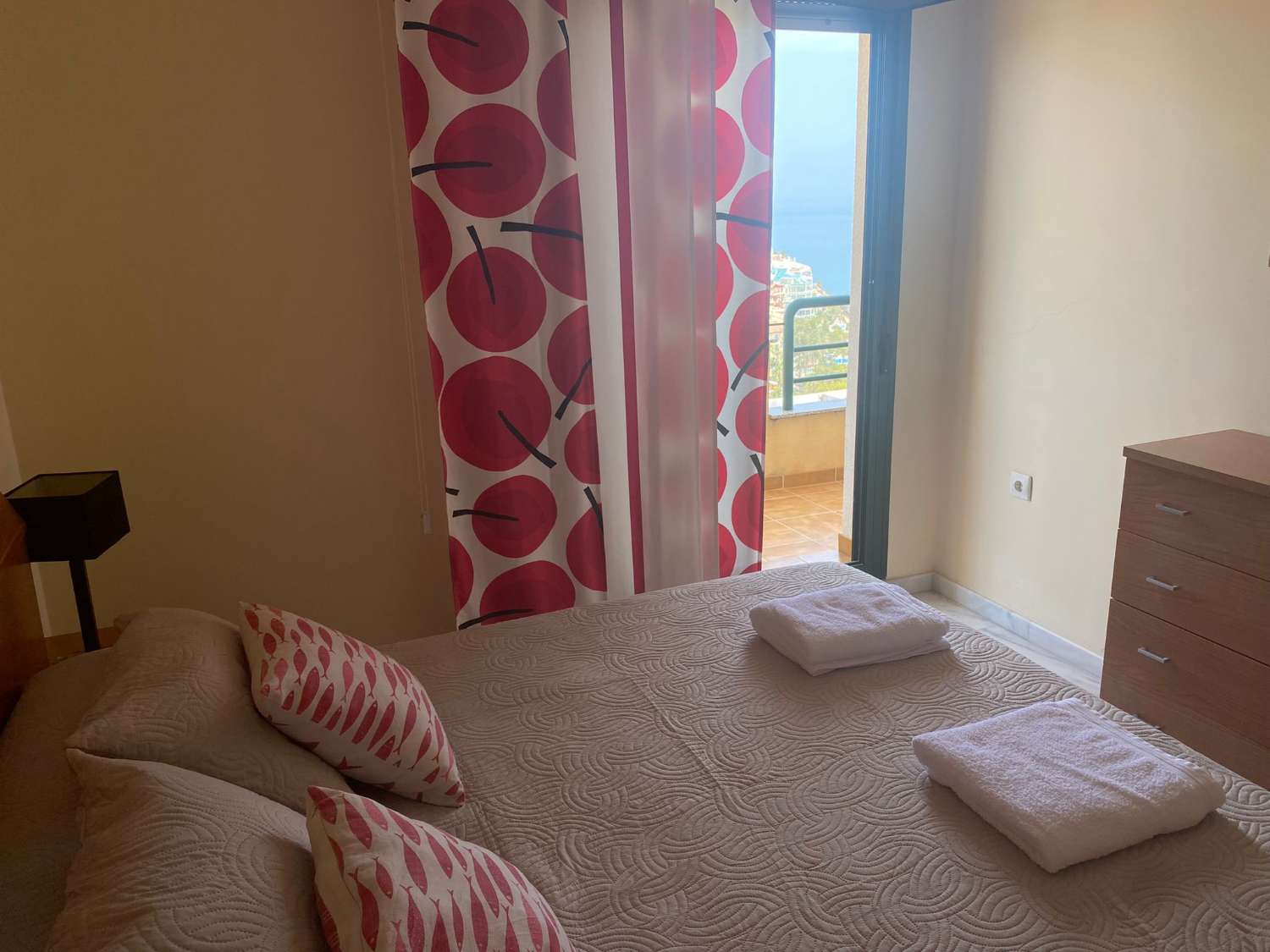 MEDIA TEMPORADA . SE ALQUILA DESDE 01.09.26 HASTA 30.06.27 BONITO APARTAMENTO CON VISTAS AL MAR EN BENALMADENA