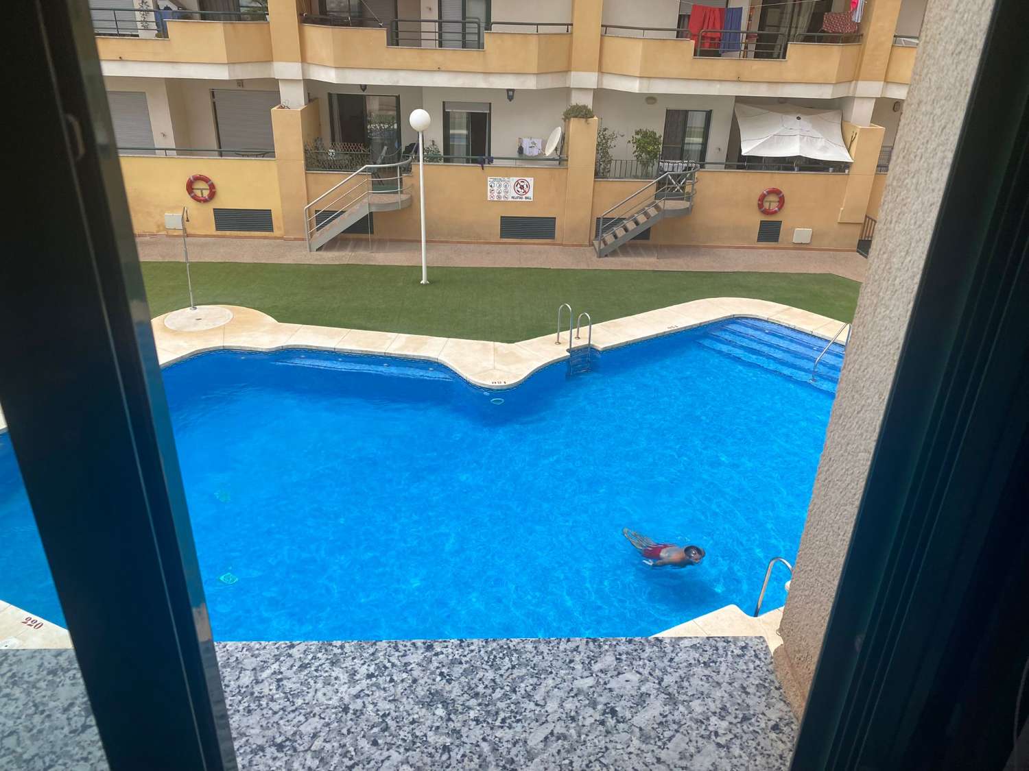 MEDIA TEMPORADA . SE ALQUILA DESDE 01.09.26 HASTA 30.06.27 BONITO APARTAMENTO CON VISTAS AL MAR EN BENALMADENA