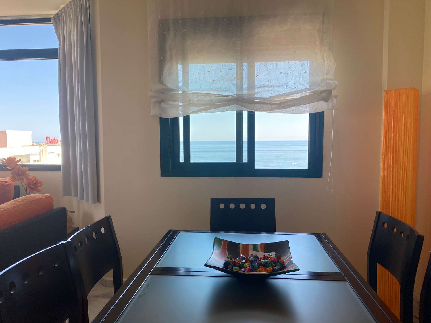 MEDIA TEMPORADA . SE ALQUILA DESDE 01.09.26 HASTA 30.06.27 BONITO APARTAMENTO CON VISTAS AL MAR EN BENALMADENA