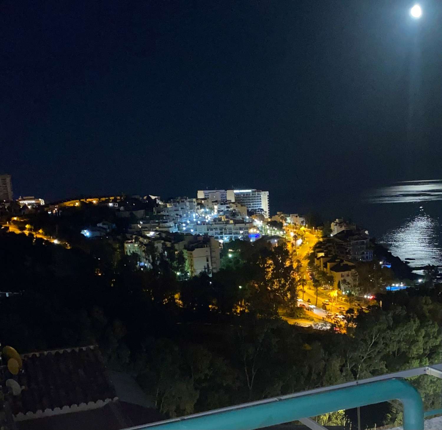 MEDIA TEMPORADA . SE ALQUILA DESDE 01.09.26 HASTA 30.06.27 BONITO APARTAMENTO CON VISTAS AL MAR EN BENALMADENA