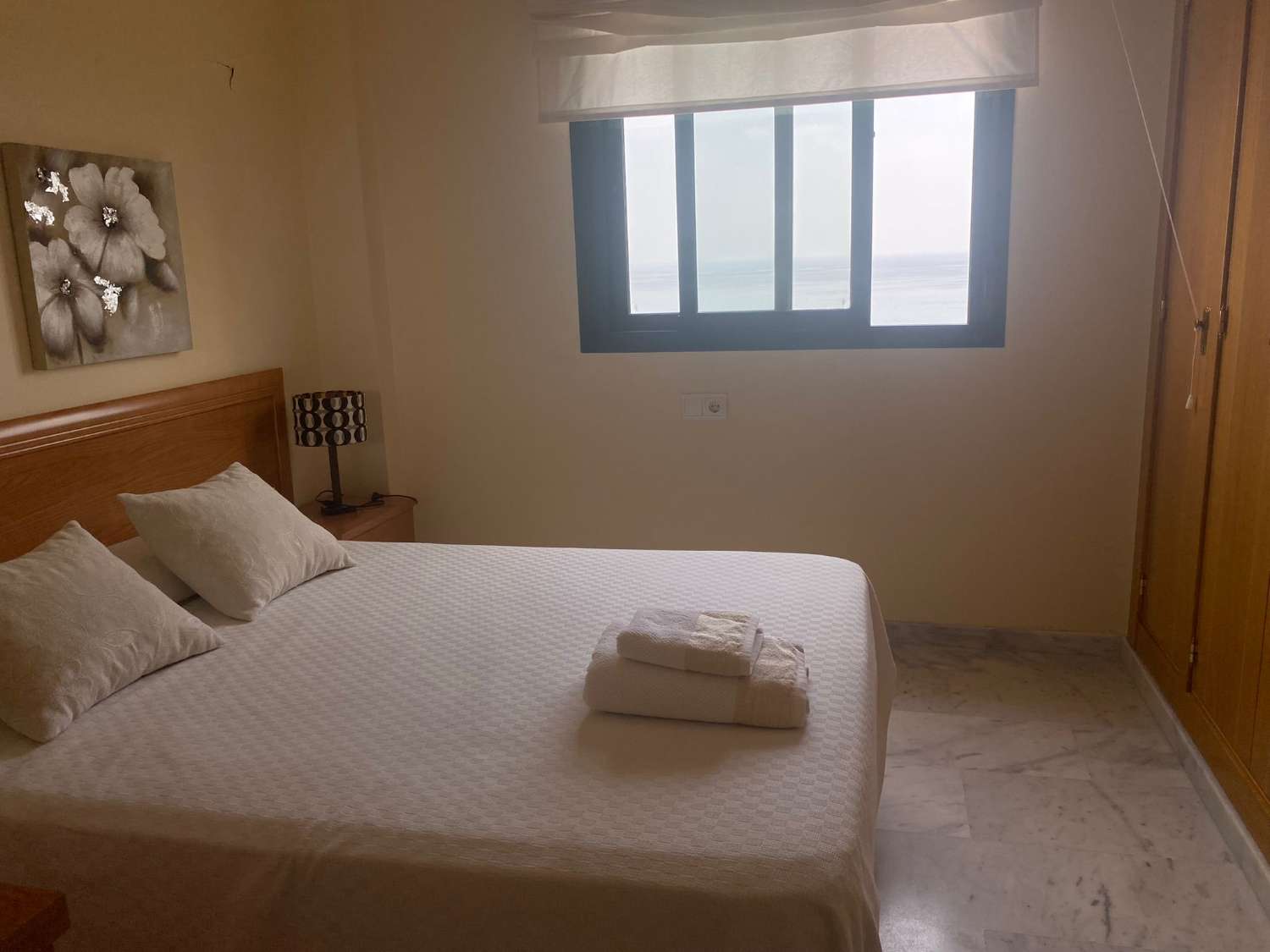 MEDIA TEMPORADA . SE ALQUILA DESDE 01.09.26 HASTA 30.06.27 BONITO APARTAMENTO CON VISTAS AL MAR EN BENALMADENA