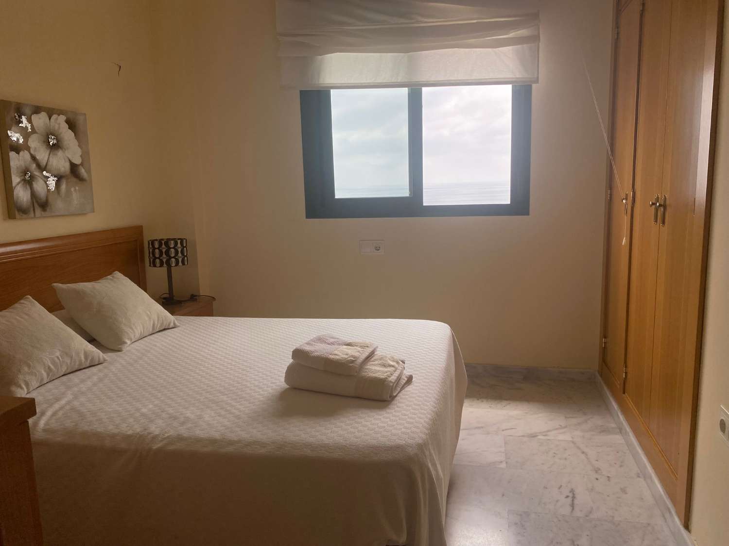 MEDIA TEMPORADA . SE ALQUILA DESDE 01.09.26 HASTA 30.06.27 BONITO APARTAMENTO CON VISTAS AL MAR EN BENALMADENA