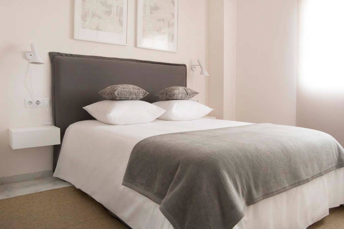 SE ALQUILA DESDE 1.3.27-31-5-27 MAGNIFICO  APARTAMENTO EN BENALMADENA