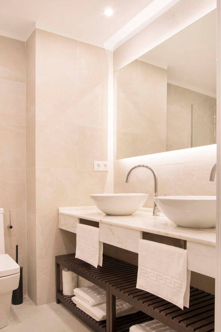 SE ALQUILA DESDE 1.3.27-31-5-27 MAGNIFICO  APARTAMENTO EN BENALMADENA