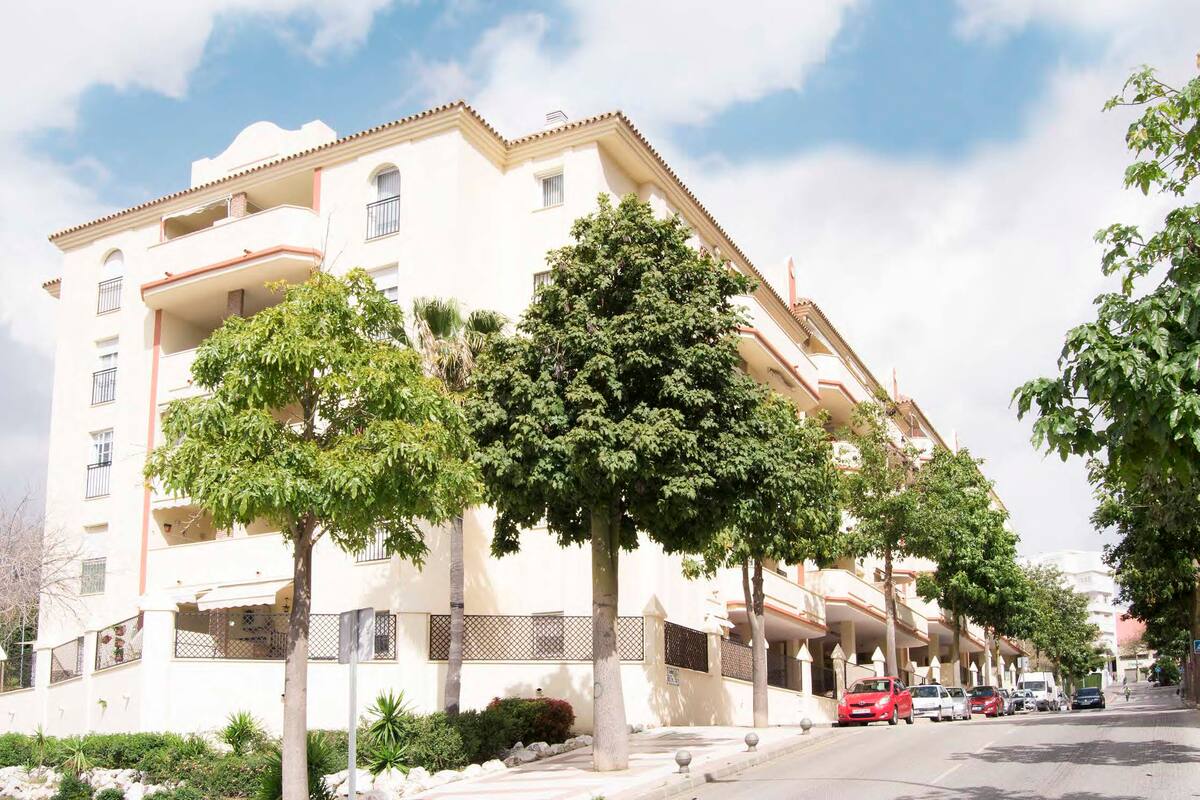 SE ALQUILA DESDE 1.3.27-31-5-27 MAGNIFICO  APARTAMENTO EN BENALMADENA