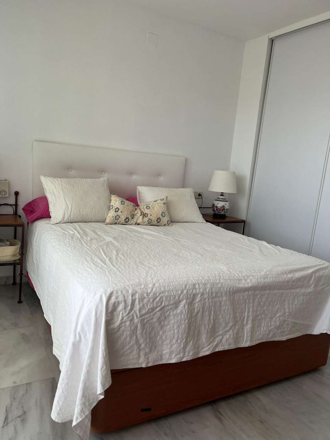 MEDIA TEMPORADA . SE ALQUILA DESDE 20.8.26- 30.6.27 BONITO ATICO DUPLEX EN BENALMADENA CON VISTAS AL MAR