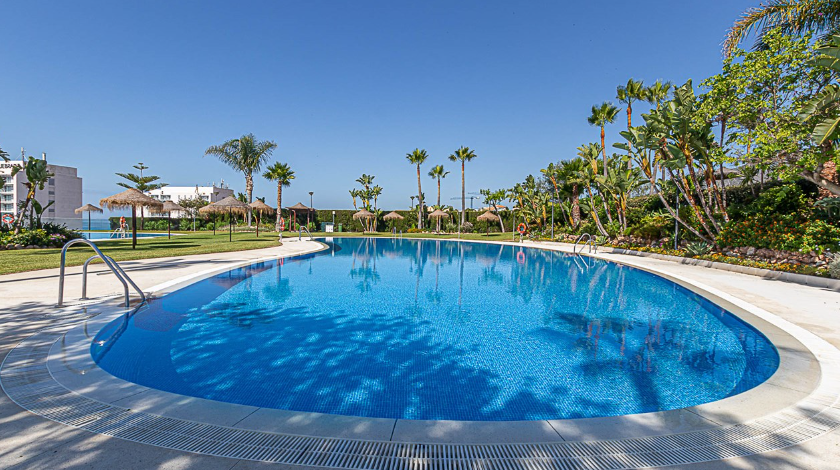 MEDIA TEMPORADA desde 1.9.26 - 30.6.27  bonito apartamento con vista al mar en Benalmádena Costa a 100 metros de la playa.