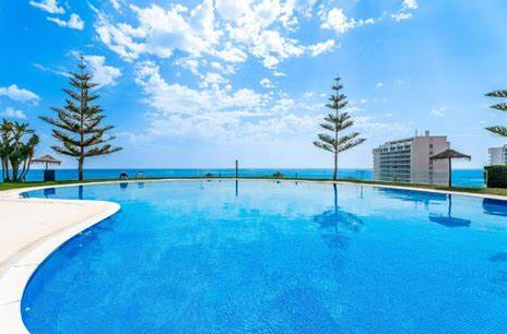 MEDIA TEMPORADA desde 1.9.26 - 30.6.27  bonito apartamento con vista al mar en Benalmádena Costa a 100 metros de la playa.