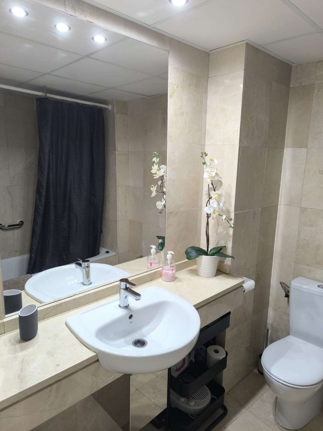 In affitto a lungo termine dal 1.9.26 Appartamento di piace con vista mare a Benalmadena Costa, a 100 metri dalla spiaggia.