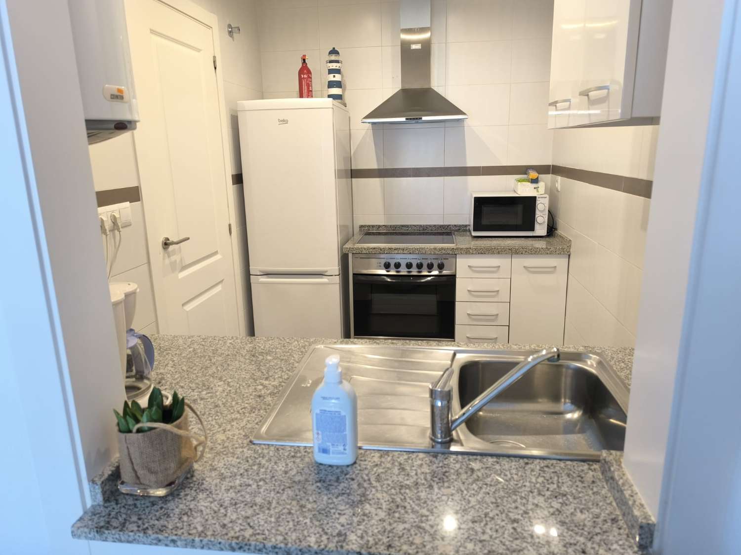 In affitto a lungo termine dal 1.9.26 Appartamento di piace con vista mare a Benalmadena Costa, a 100 metri dalla spiaggia.