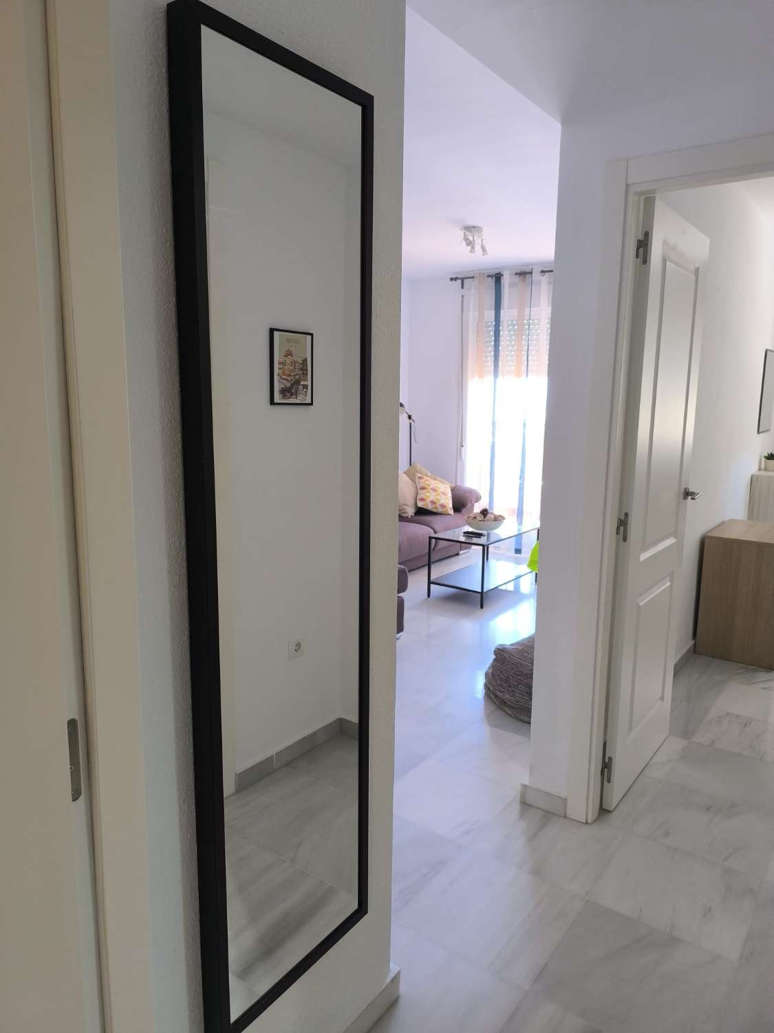 In affitto a lungo termine dal 1.9.26 Appartamento di piace con vista mare a Benalmadena Costa, a 100 metri dalla spiaggia.