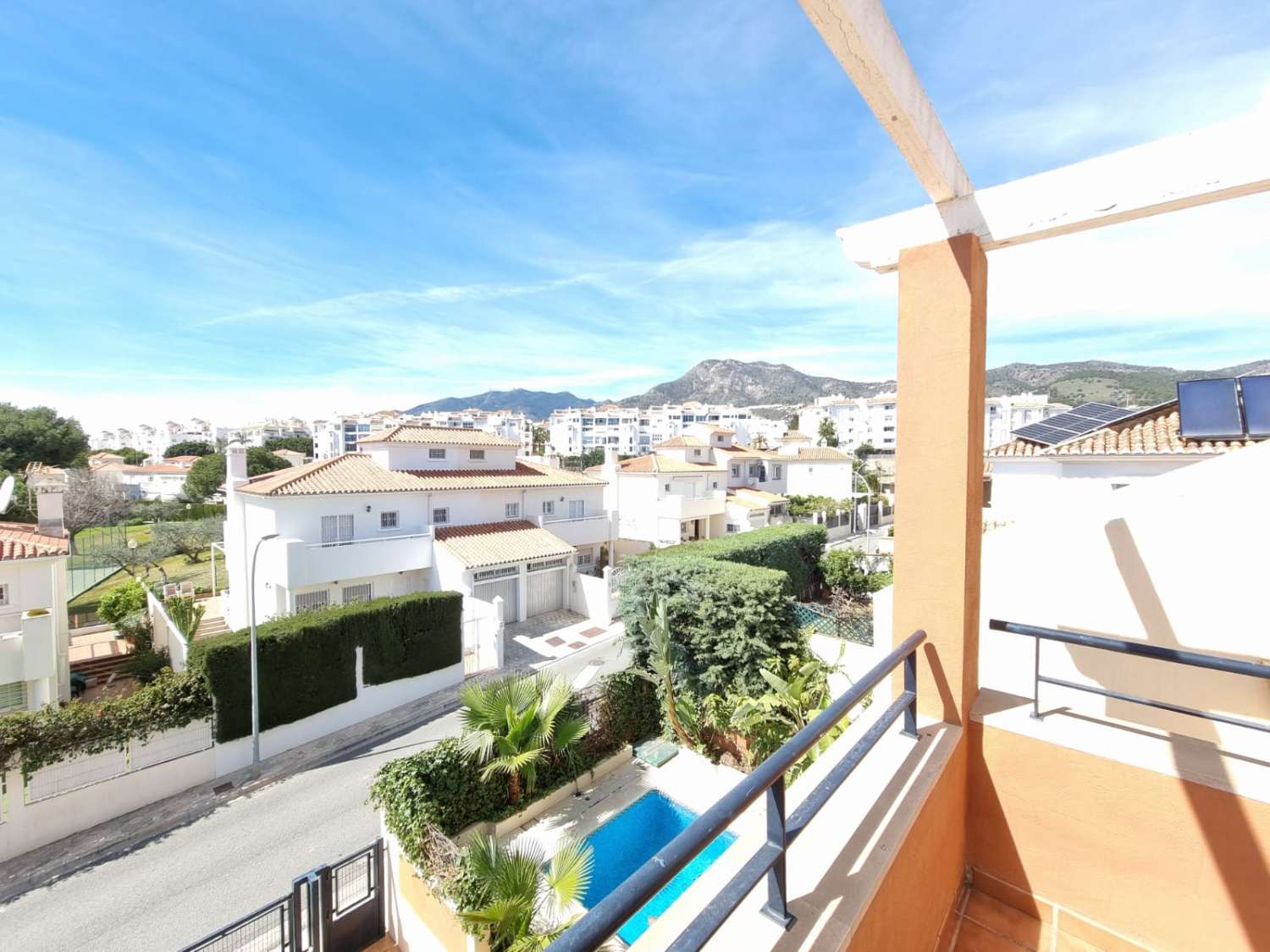 SE ALQUILA DESDE 26/10/2026-31/05/2027 PRECIOSO  CHALET ADOSADO EN ARROYO DE LA MIEL (BENALMADENA).