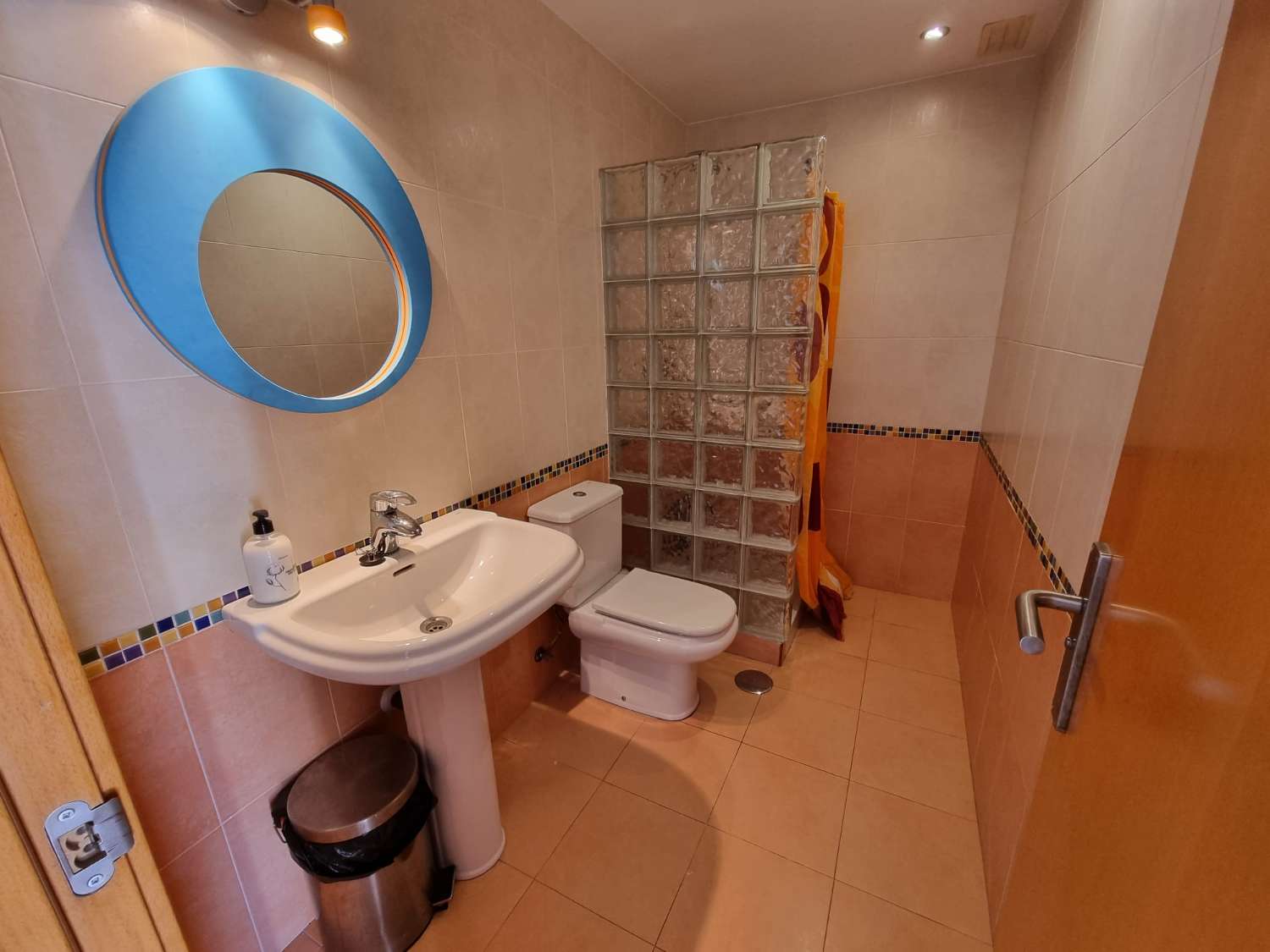 SE ALQUILA DESDE 26/10/2026-31/05/2027 PRECIOSO  CHALET ADOSADO EN ARROYO DE LA MIEL (BENALMADENA).