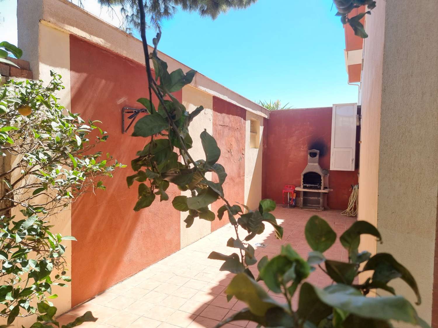 SE ALQUILA DESDE 26/10/2026-31/05/2027 PRECIOSO  CHALET ADOSADO EN ARROYO DE LA MIEL (BENALMADENA).