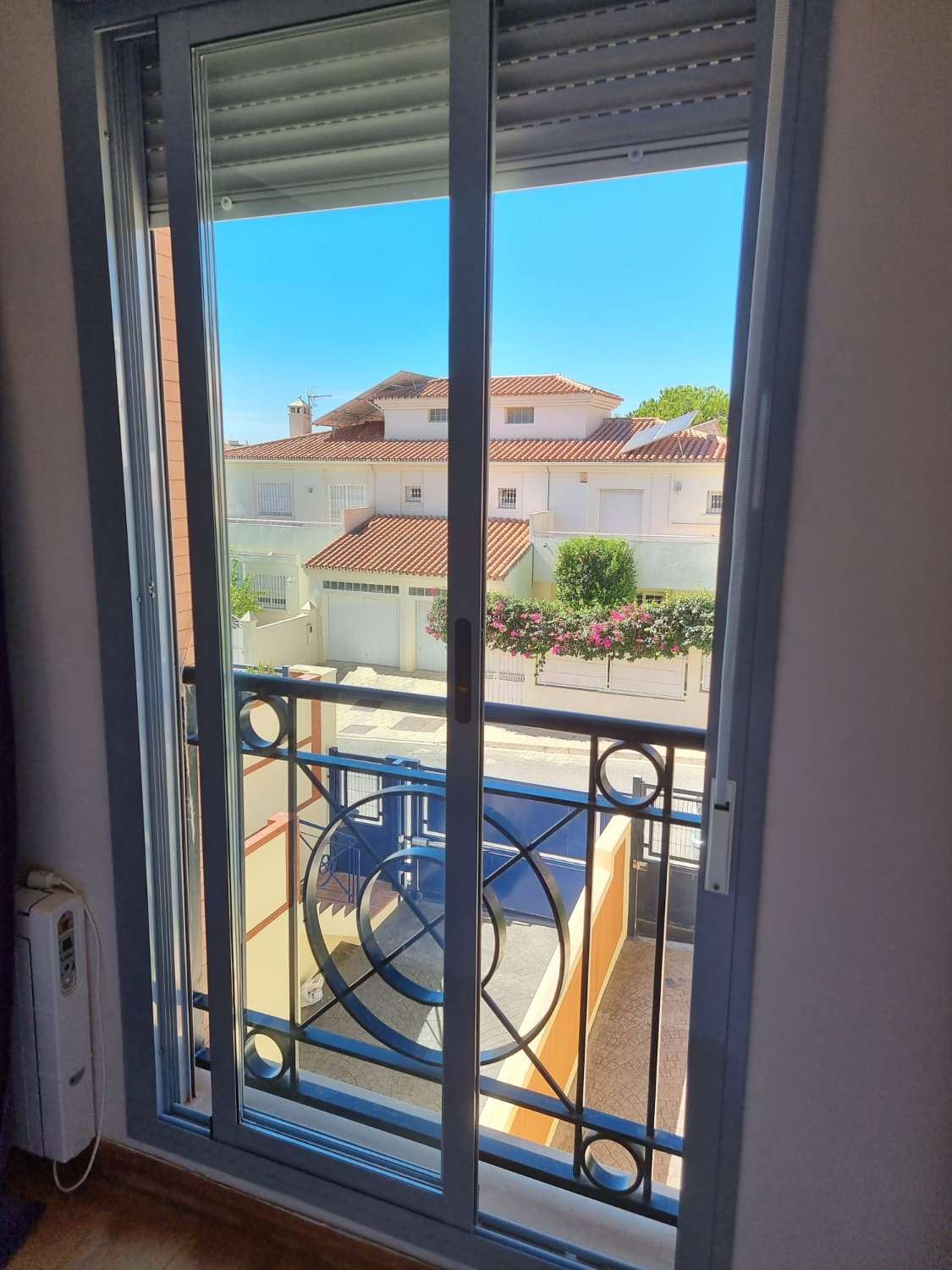 SE ALQUILA DESDE 26/10/2026-31/05/2027 PRECIOSO  CHALET ADOSADO EN ARROYO DE LA MIEL (BENALMADENA).