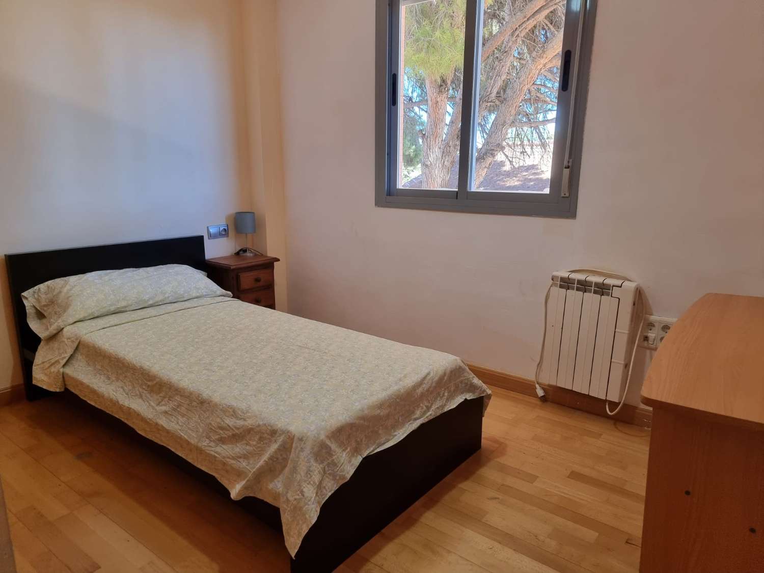 SE ALQUILA DESDE 26/10/2026-31/05/2027 PRECIOSO  CHALET ADOSADO EN ARROYO DE LA MIEL (BENALMADENA).