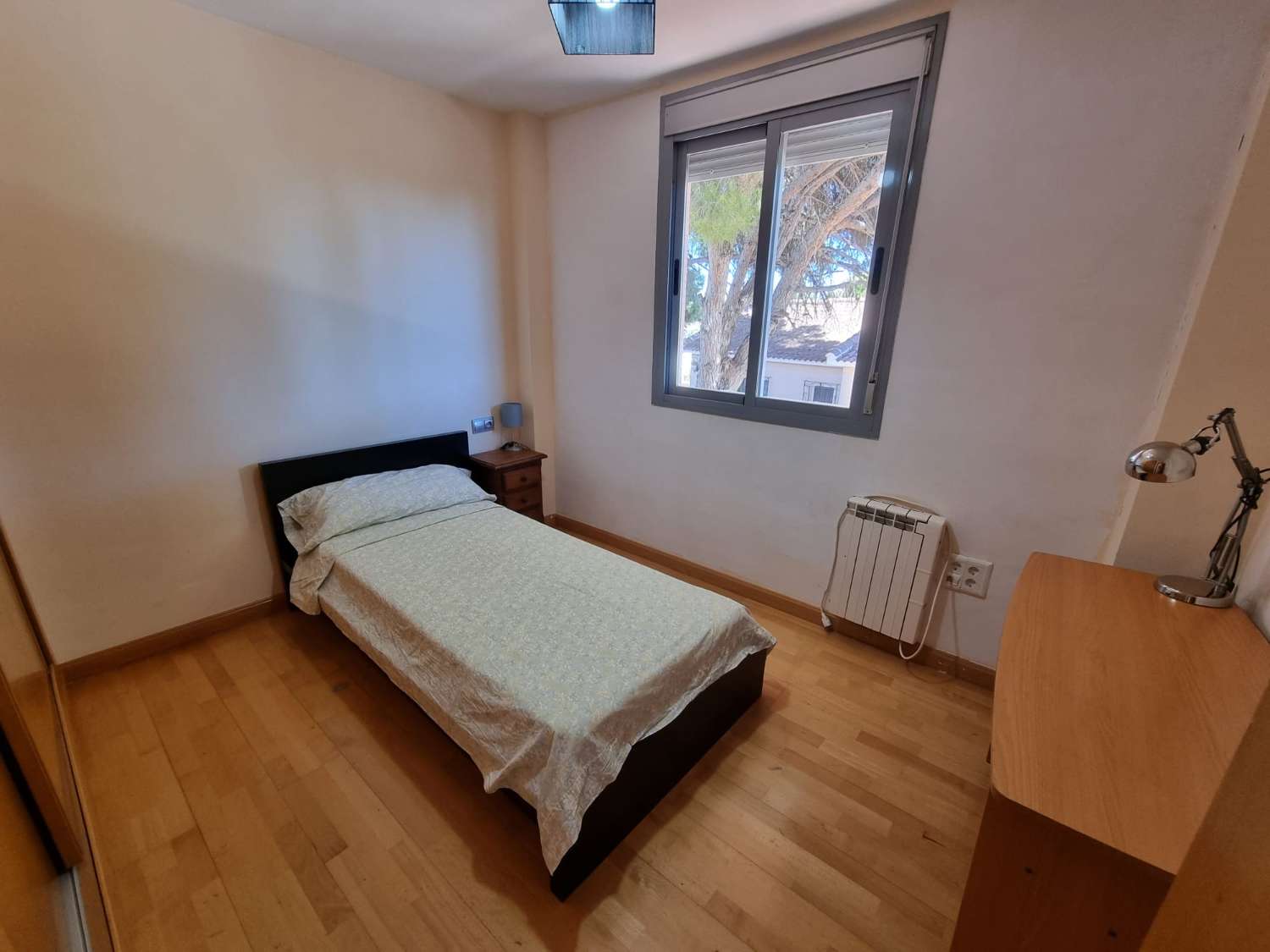 SE ALQUILA DESDE 26/10/2026-31/05/2027 PRECIOSO  CHALET ADOSADO EN ARROYO DE LA MIEL (BENALMADENA).
