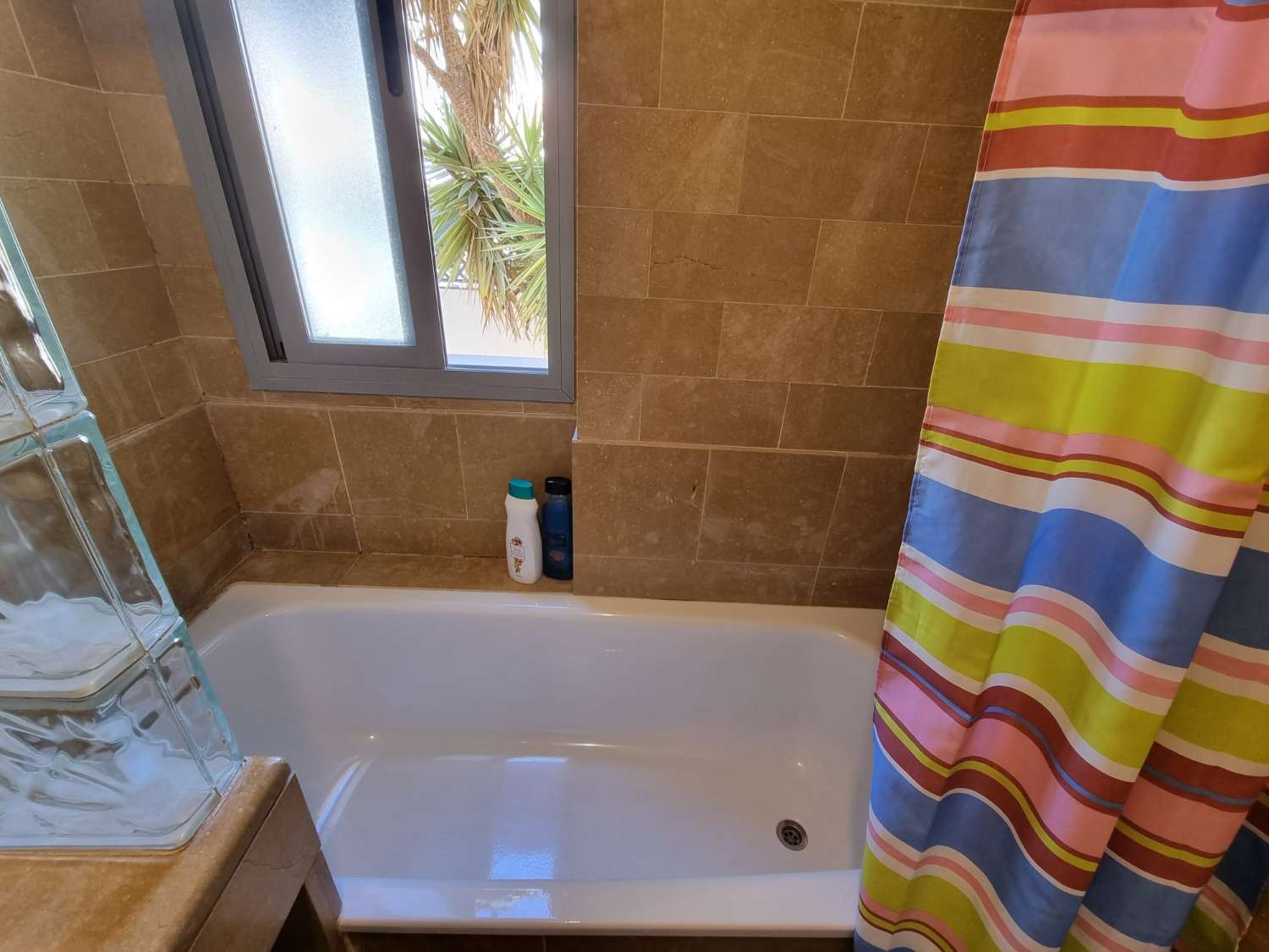 SE ALQUILA DESDE 26/10/2026-31/05/2027 PRECIOSO  CHALET ADOSADO EN ARROYO DE LA MIEL (BENALMADENA).