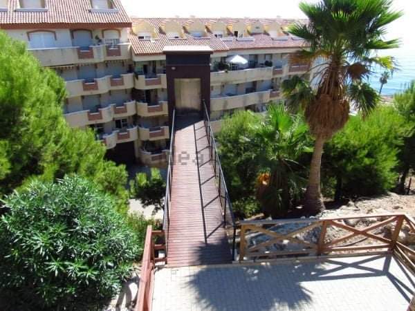 MEDIA TEMPORADA. SE ALQUILA  DESDE 15/09/2026-15/6/2027 apartamento con vistas al mar en  2ª linea de playa en Benalmádena